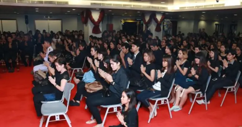 “เวิร์คพอยท์” เป็นเจ้าภาพพิธีบำเพ็ญกุศลสวดพระอภิธรรม ถวายเป็นพระราชกุศล พระบาทสมเด็จพระปรมินทรมหาภูมิพลอดุลยเดช ณ วัดไตรมิตรฯ