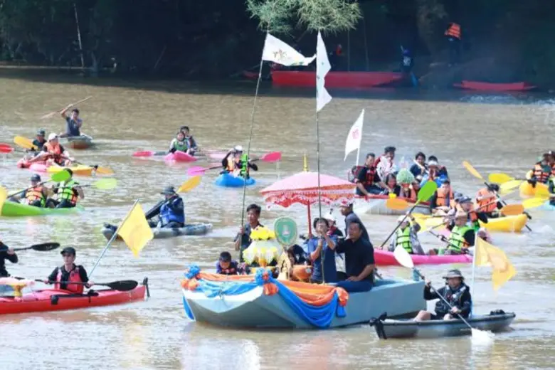 ช่องเวิร์คพอยท์ นำทีมศิลปินทอดกฐินวัดกระแจะ ถวายเป็นพระราชกุศล