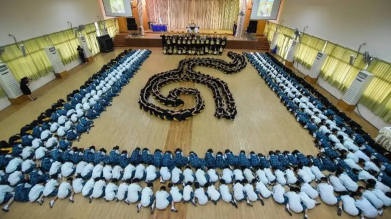 นักเรียนโรงเรียนสารสาสน์เอกตรา จัดงานไว้อ...