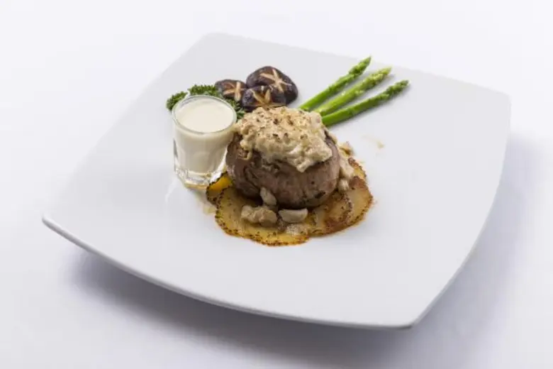 ห้องอาหารแคลิฟอร์เนีย สเต็ก โรงแรมแคนทารี...