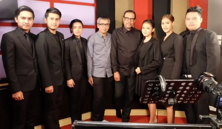 น้อมรำลึกในพระมหากรุณาธิคุณและแสดงความอาล...