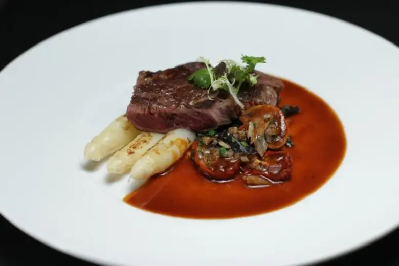 ไวน์ ผับ ไวน์บาร์แห่งแรกในกรุงเทพมหานคร ณ...