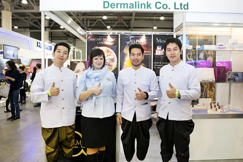 นายธีร์ธวัช แร่จั่น (ที่ 2 จากขวา) ประธาน...