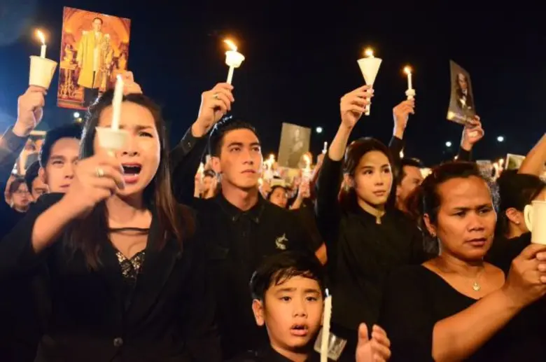 "ทัพดารา" หลั่งน้ำตาร้องเพลงสรรเสริญพระบารมี เข้าฉากใหญ่ "เราเกิดในรัชกาลที่๙ เดอะซีรีส์"