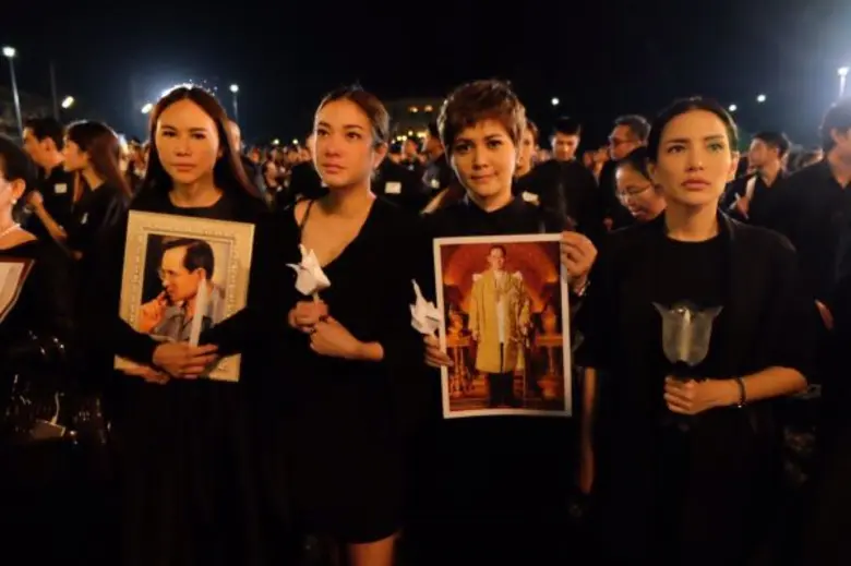 "ทัพดารา" หลั่งน้ำตาร้องเพลงสรรเสริญพระบารมี เข้าฉากใหญ่ "เราเกิดในรัชกาลที่๙ เดอะซีรีส์"