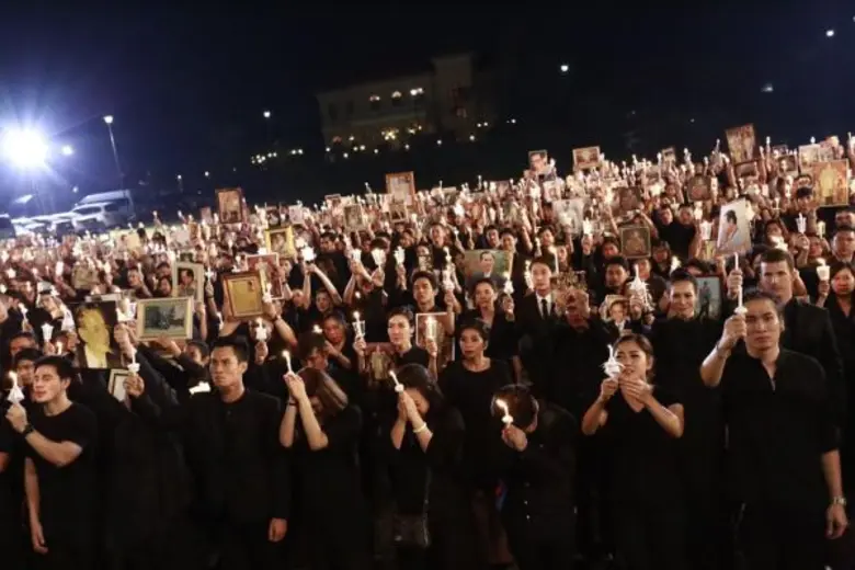 "ทัพดารา" หลั่งน้ำตาร้องเพลงสรรเสริญพระบารมี เข้าฉากใหญ่ "เราเกิดในรัชกาลที่๙ เดอะซีรีส์"