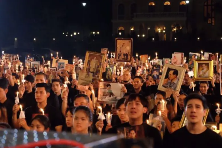 "ทัพดารา" หลั่งน้ำตาร้องเพลงสรรเสริญพระบารมี เข้าฉากใหญ่ "เราเกิดในรัชกาลที่๙ เดอะซีรีส์"