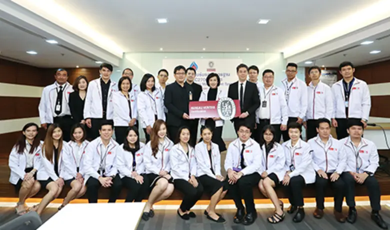 คุณประวาลทอง ทองใหญ่ ณ อยุธยา ผู้จัดการฝ่...