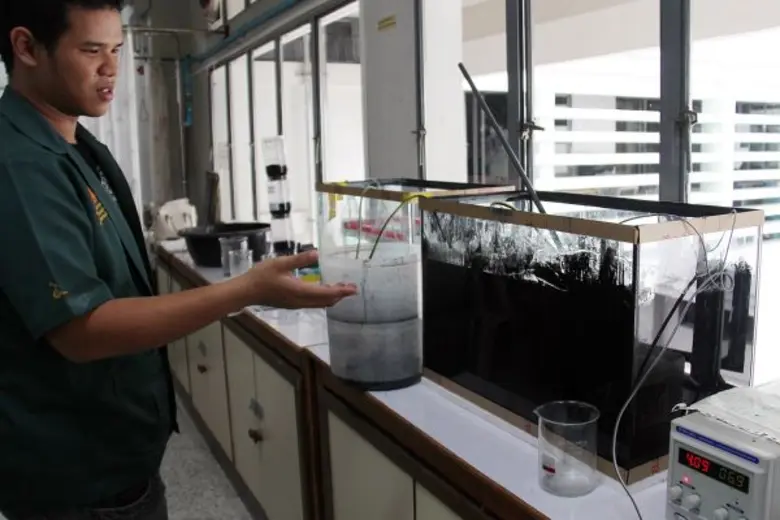 มจธ.สร้างเครื่องบำบัดน้ำจากสีย้อมผ้า