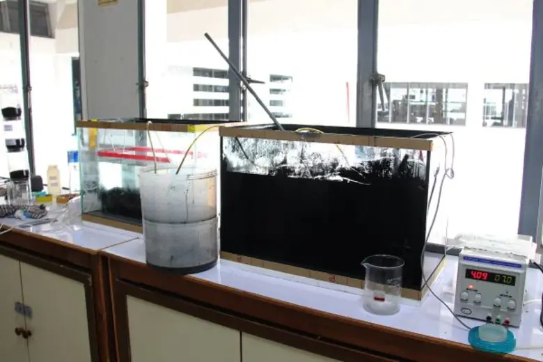 มจธ.สร้างเครื่องบำบัดน้ำจากสีย้อมผ้า