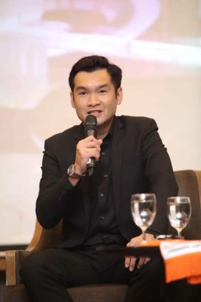 “กว่างโซ้ง” เปิดตัวนักเตะแข้งทองชุดใหม่ ลั่นพร้อมลุยศึกไทยลีก 2017 ตั้งเป้าลงแข่งเอเอฟซีแชมเปี้ยนส์ลีก