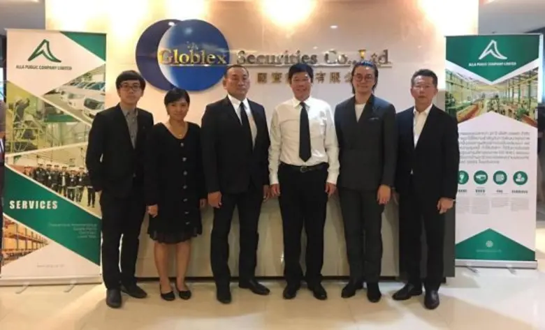 นายองอาจ ปัณฑุยากร (คนที่ 3 จากขวา) กรรมก...