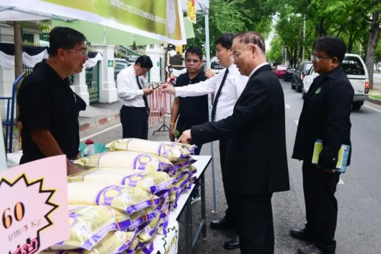 พลเอกประสาท สุขเกษตร เลขานุการรัฐมนตรีว่า...