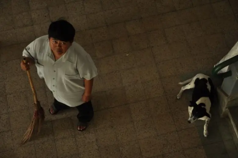 “โก๊ะตี๋” พลิกบทภารโรงลึกลับ ทุ่มสุดตัวเล่นกับหมาเห็นผี ใน “โรงเรียนผี”