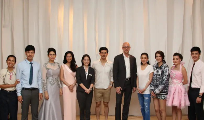 มร.รูดอล์ฟ โทรสต์เลอร์ ผู้จัดการทั่วไป (ล...