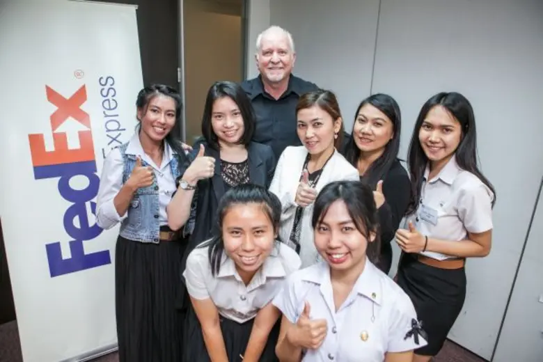 เฟดเอ็กซ์ เอ็กซ์เพรส (FedEx Express) บริษ...