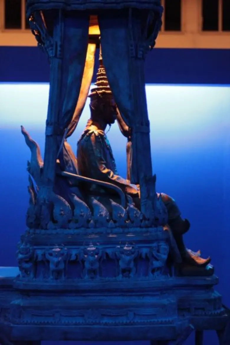 "ธ สถิตในดวงใจไทยนิรันดร์ Forever in our Heart;Foreverour King นิทรรศการที่หลอมรวมผลงานศิลปกรรมที่สร้างขึ้นด้วยความรัก ความศรัทธาจากเหล่าศิลปินเพชรน้ำเอกแห่งวงการศิลปะยุครัตนโกสินทร์