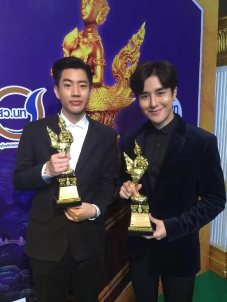 ขอแสดงความยินดี กับ 2 นักแสดงหนุ่มสุดฮอต ...