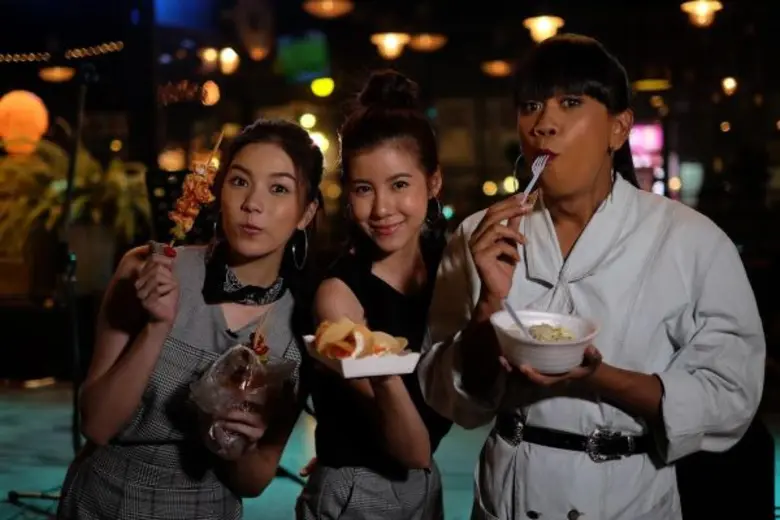 ทีวีไกด์: รายการ “#TEAMGIRL” “เอสเธอร์-มุก-เจนนี่” ตะลอนกินของอร่อย กับ 5 ร้านเด็ด ที่ตลาดนัดรถไฟรัชดา