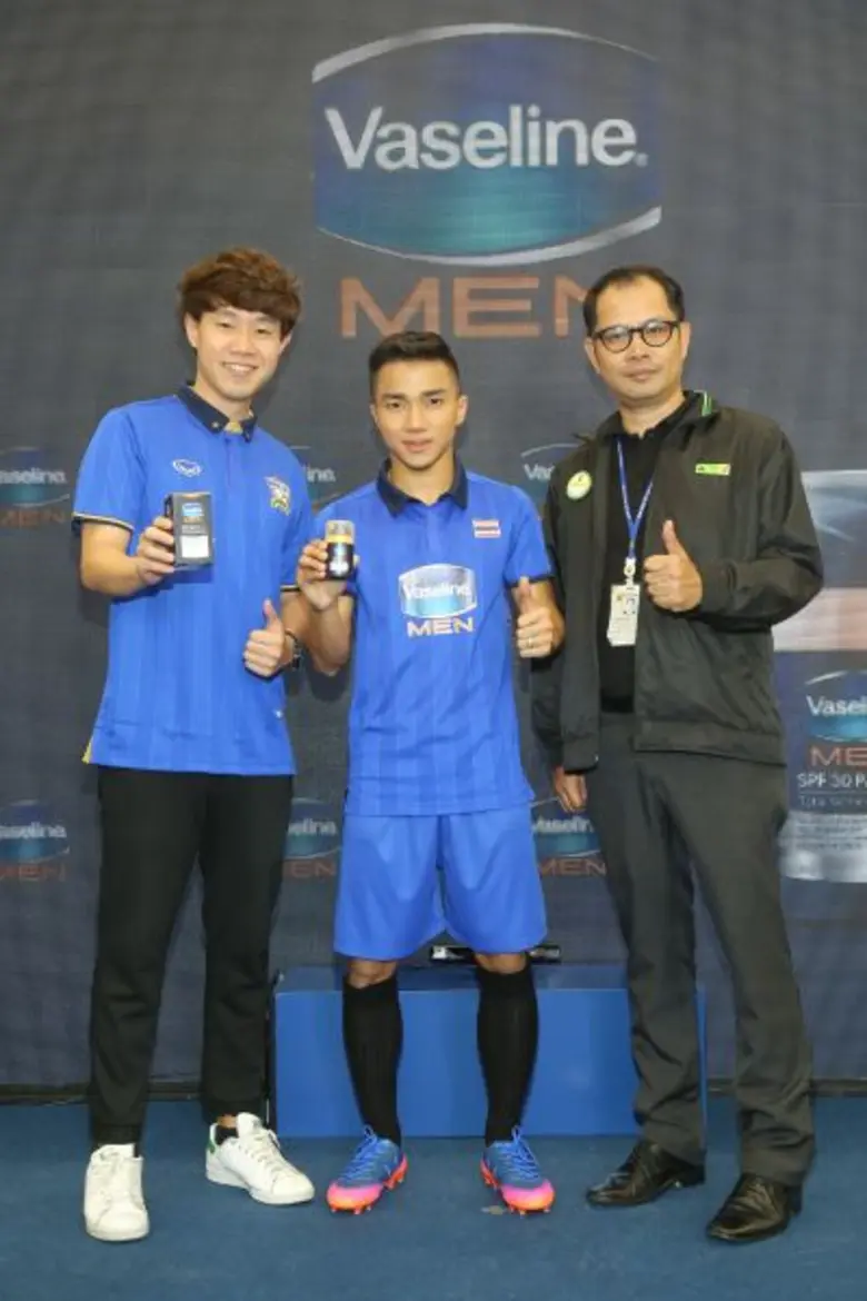 ครั้งแรกที่หนุ่มๆ จะมีโอกาสลงสนามฟาดแข้งส...