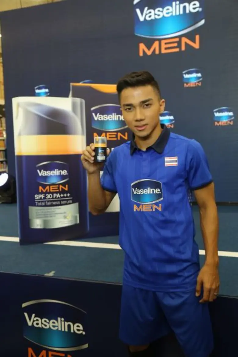 ครั้งแรก! เจ ชนาธิป ท้าดวลแมนๆ เตะบอลสุดมันส์กับ “Vaseline Men Match ศึกผู้กล้า ท้าชนแดด” ฟาดแข้งสกอร์ต่อสกอร์กับ Interactive Football Game
