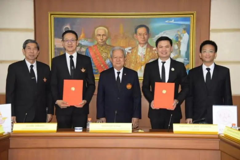 ศ.ดร.สุชัชวีร์ สุวรรณสวัสดิ์ อธิการบดีสถา...