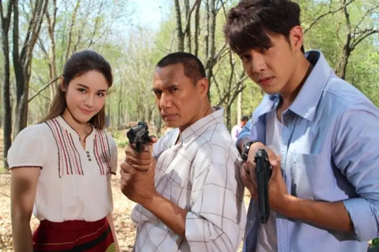 สกู๊ปละครเขี้ยวราชสีห์ ออกอากาศ วันพฤหัสบดีที่ 2 มีนาคม เวลา 19.05 น. ก่อนข่าวภาคค่ำ ทางไทยทีวีสีช่อง 3