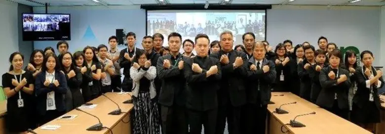 พันเอก ดร. นาฬิกอติภัค แสงสนิท ผู้อำนวยกา...