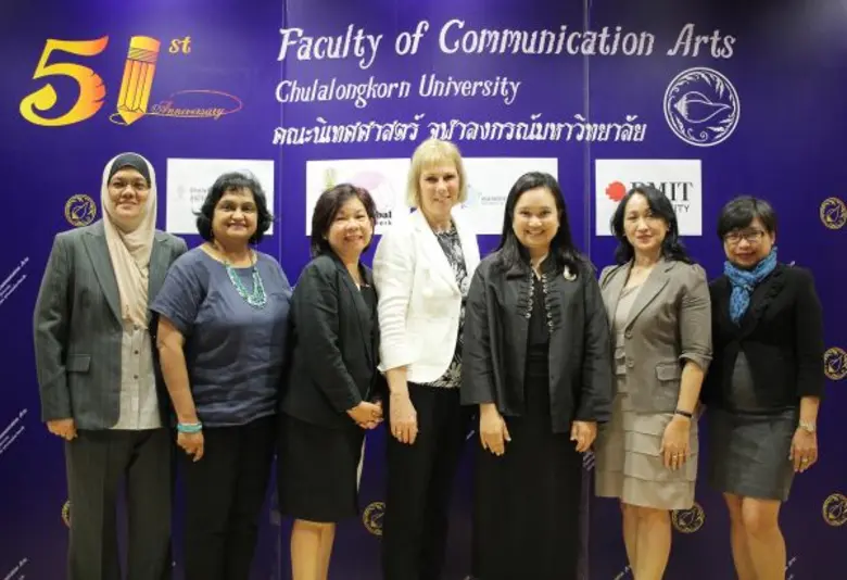 ศาสตราจารย์ ดร.ปาริชาต สถาปิตานนท์ คณบดีค...