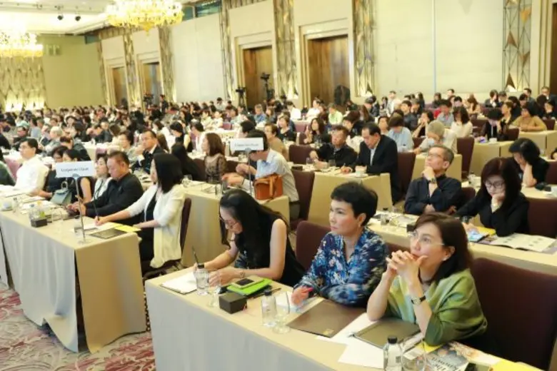 ภาพข่าว: กรุงศรี เอ็กซ์คลูซีฟ จัดสัมมนาพิเศษด้านการลงทุนแก่ลูกค้าคนสำคัญ Krungsri Exclusive Economic and Investment Outlook 2017