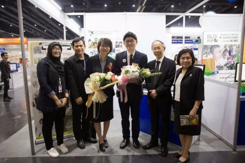 พลอากาศเอก ดร. ประจิน จั่นตอง รองนายกรัฐม...