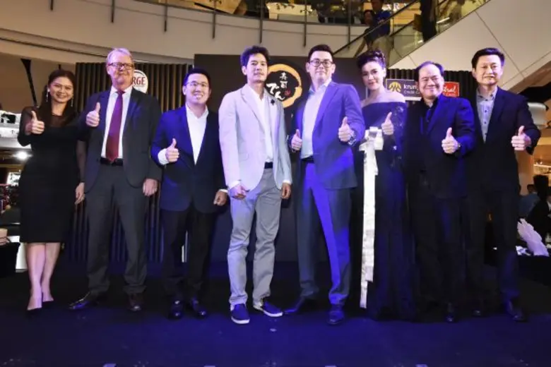 นายเด็ด ชินสุภัคกุล (ที่ 3 จากซ้าย) กรรมก...