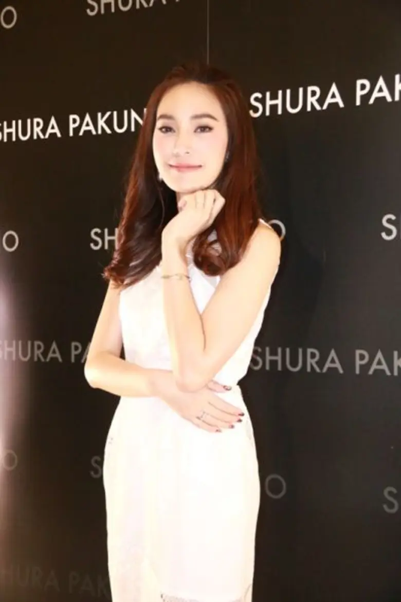 เมย์ พิชญ์นาฏ นำทัพคนดังสัมผัสความหรูหรา อัพเดทเทรนด์เครื่องประดับจากแบรนด์ Shurapakuno