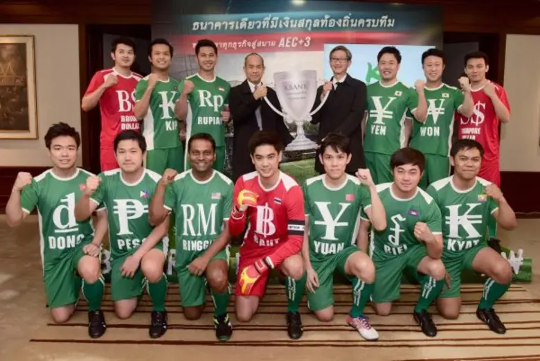 นายศีลวัต สันติวิสัฎฐ์ (ที่ 4 จากขวา) และ...