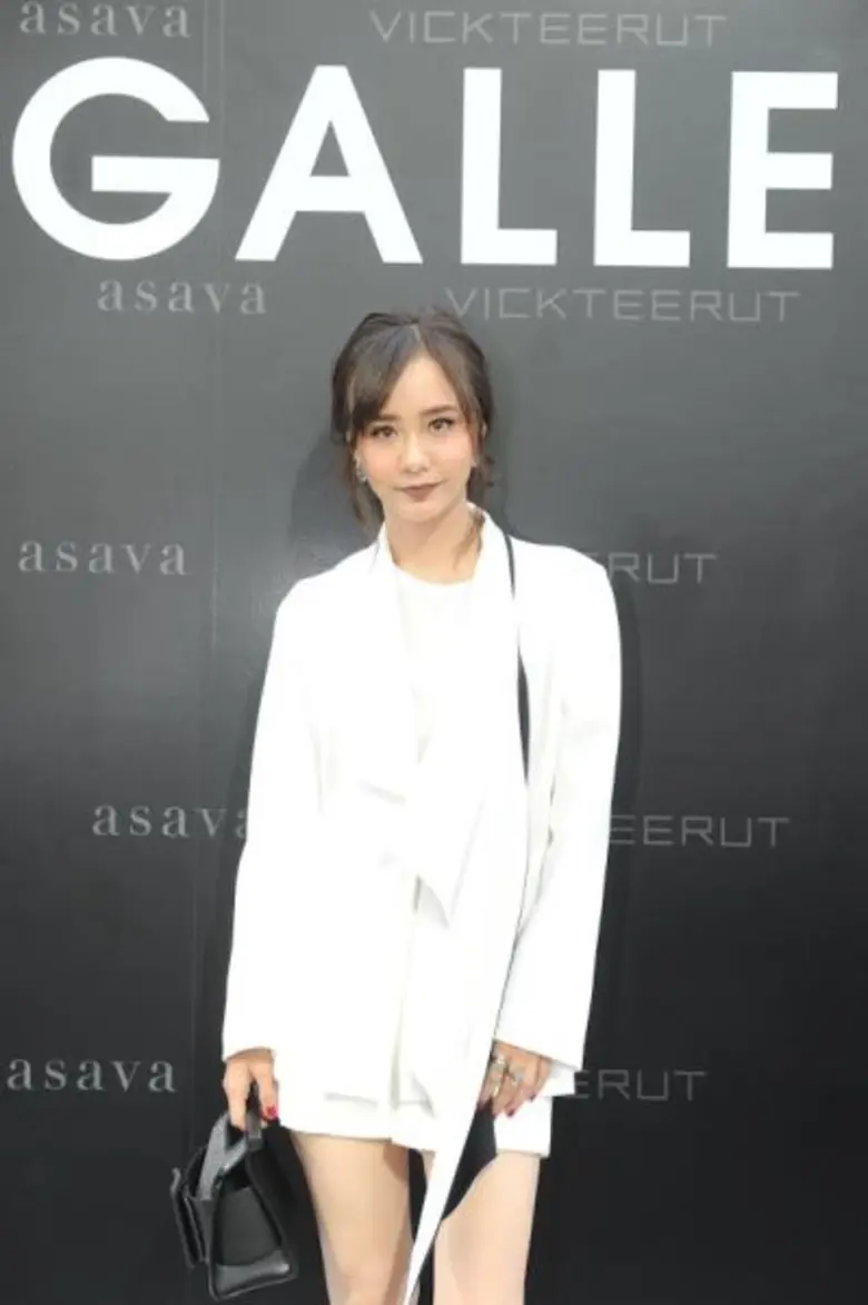 วินาทีนี้คงไม่มีใครฮ็อตเท่าสาวตัวเล็กพริก...