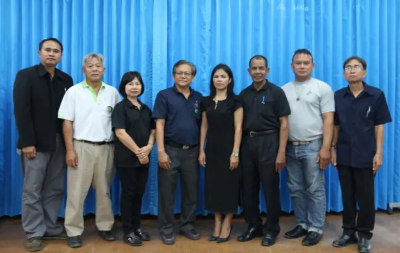 นายธิติ จันทร์แต่งผล (ที่4จากซ้าย ) รักษา...