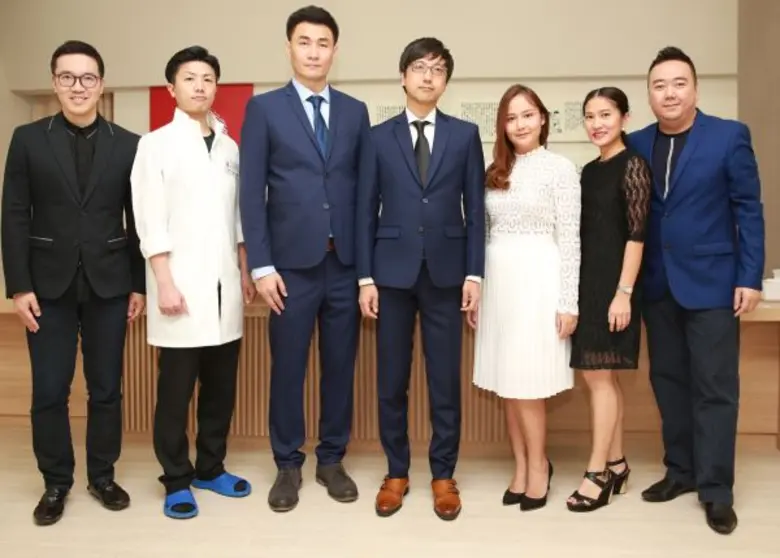 มาสะคาสึ โนเสะ (คนกลาง) และ กัญประวีร์ ใส...