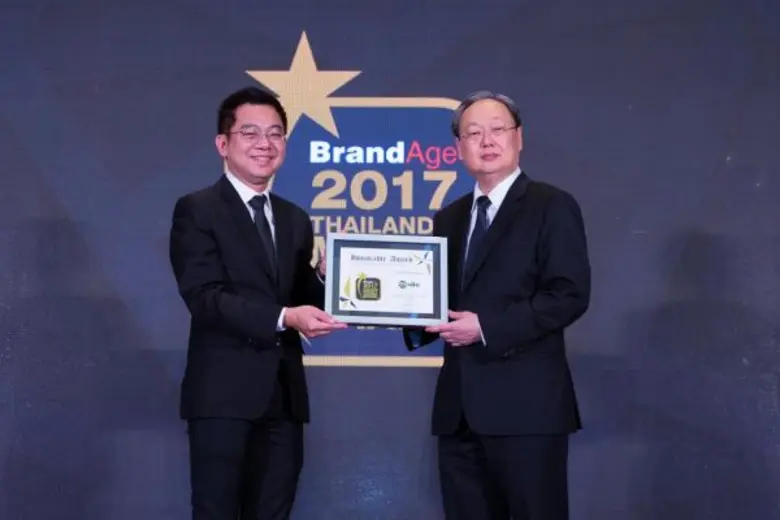 นายอนุวัตร เฉลิมไชย (ซ้าย) แบรนด์ไดเร็กเต...