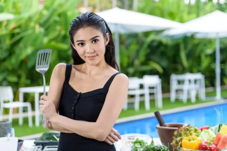 ทีวีไกด์: รายการ "เชฟกระทะเหล็ก ประเทศไทย (Iron Chef Thailand)" สุดยอดเซเลบริตี้เชฟ เชฟกระทะเหล็กประเทศไทย (Iron Chef Celebrity Iron Chef Thailand)