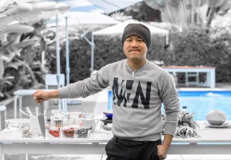 ทีวีไกด์: รายการ "เชฟกระทะเหล็ก ประเทศไทย (Iron Chef Thailand)" สุดยอดเซเลบริตี้เชฟ เชฟกระทะเหล็กประเทศไทย (Iron Chef Celebrity Iron Chef Thailand)