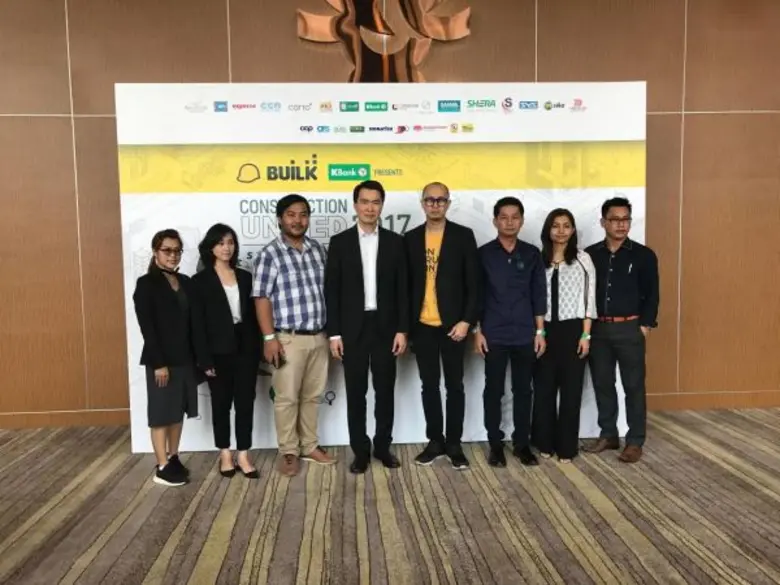 นายสุรัตน์ ลีลาทวีวัฒน์ (ที่ 4 จากซ้าย) ร...