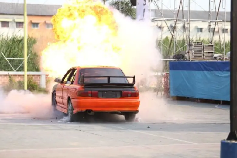 กอล์ฟ กัญจน์ ผู้จัดฯ ทุ่มงบหลักล้าน! เปิดฉาก "สงครามเพลง" ด้วยคาร์บอม!!