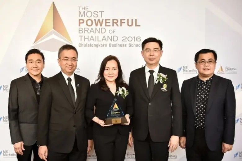 มนต์ฤดี อัครราช (คนกลาง) ผู้อำนวยการ ฝ่าย...