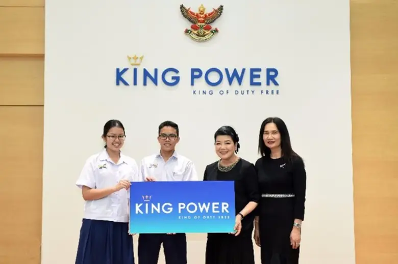 เอมอร ศรีวัฒนประภา (ที่ 2 จากขวา) รองประธ...