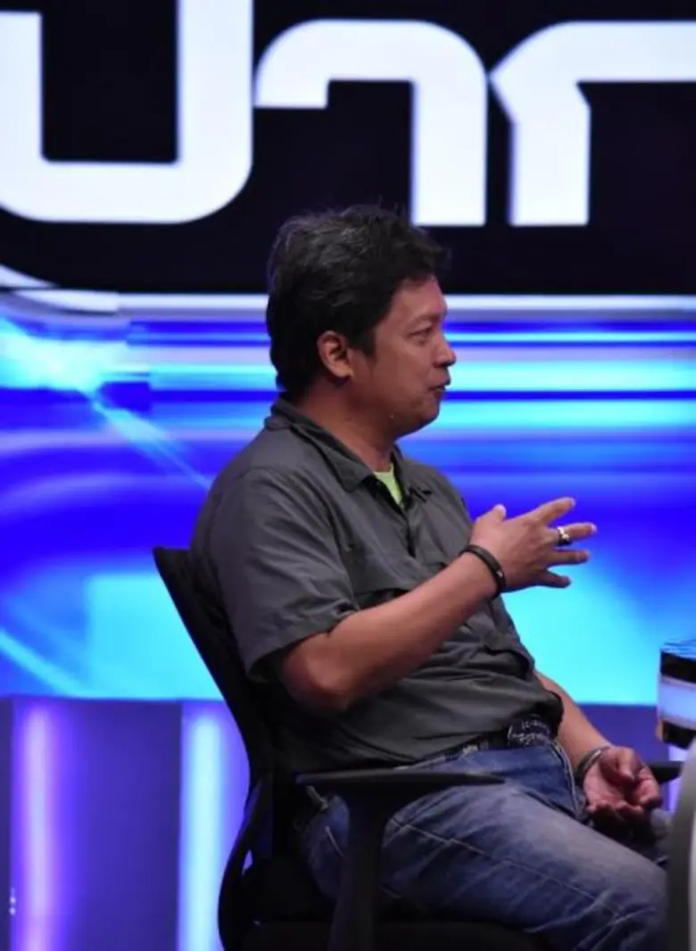 “ครูอ๊อด” เผยเป็น “โรคเนื้องอกในสมอง” เหนื่อยแค่ไหนก็ทน เร่ขายของมือสองหวังเปลี่ยนชีวิตเด็กกำพร้า “บ้านนกขมิ้น”