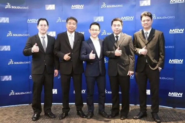 นายฐิติพงศ์ จรณะจิตต์ (ที่ 2 จากซ้าย) ผู้...