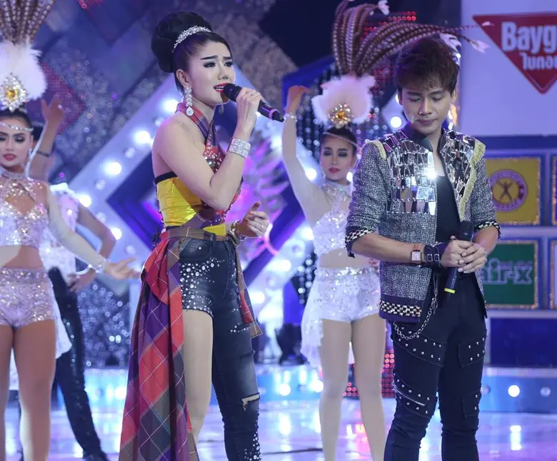 เป็นหมอลำซิ่งที่กำลังฮอตสุด ๆ สำหรับ "แพร...