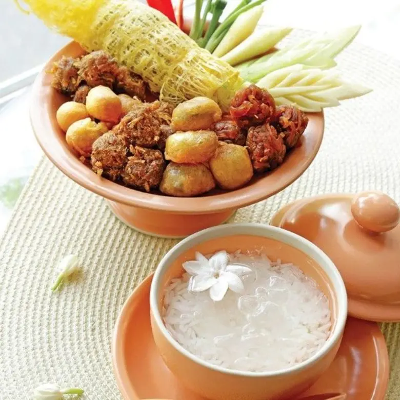 อ.มัลลิการ์ จัดสำรับคลายร้อนด้วยข้าวแช่ชาววังสูตรโบราณ