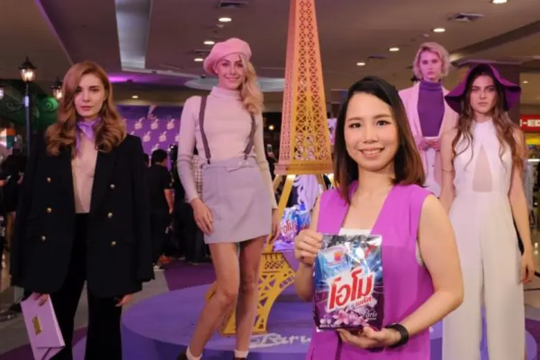 โอโม นำโดยนางอนงค์นาฏ เติมสินวาณิช ผู้จัด...