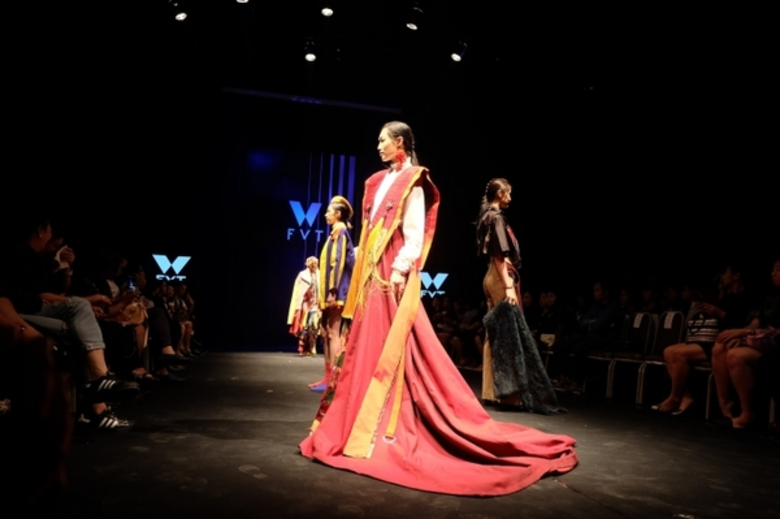 คณะศิลปกรรม ฯ DPU ผนึก 5 สถาบัน มหา’ลัยเครือข่ายแฟชั่น จัดเดินแคทวอล์ค “Fashion V together”โชว์ผลงาน นศ.